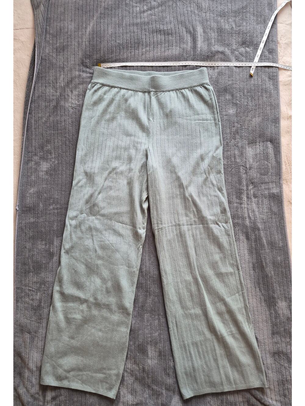 Abercrombie & Fitch Soft A&F Collection Ribbed Knit Sage Gray Green Minimalist.
